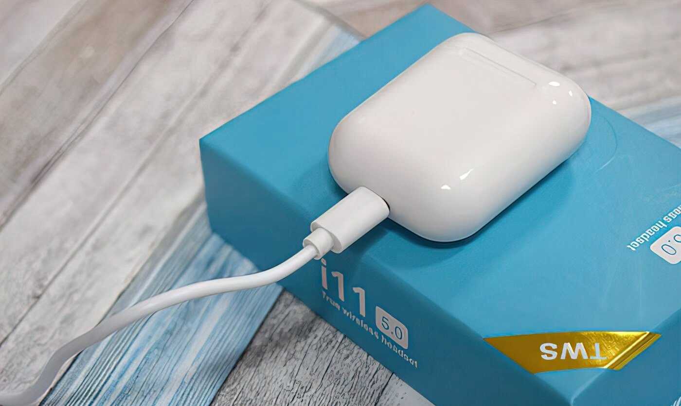 Как заряжать беспроводные Bluetooth наушники?